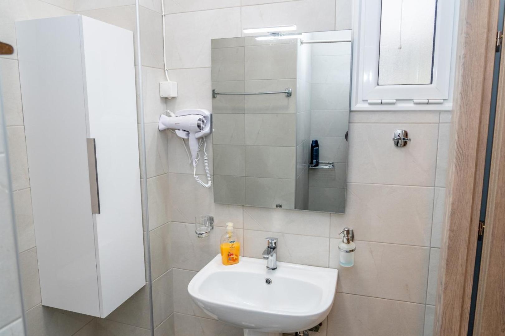 Kosmos Service Apartment Near Turkish Consulat And Saint Dimitrious Church With Additional Cost Parking Thessalonique Extérieur photo